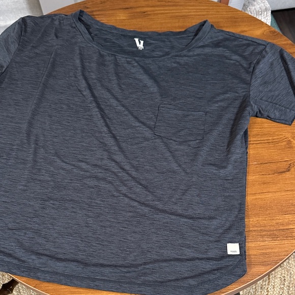 Vuori Tops - Vuori Charcoal Heather Tee with Pocket
